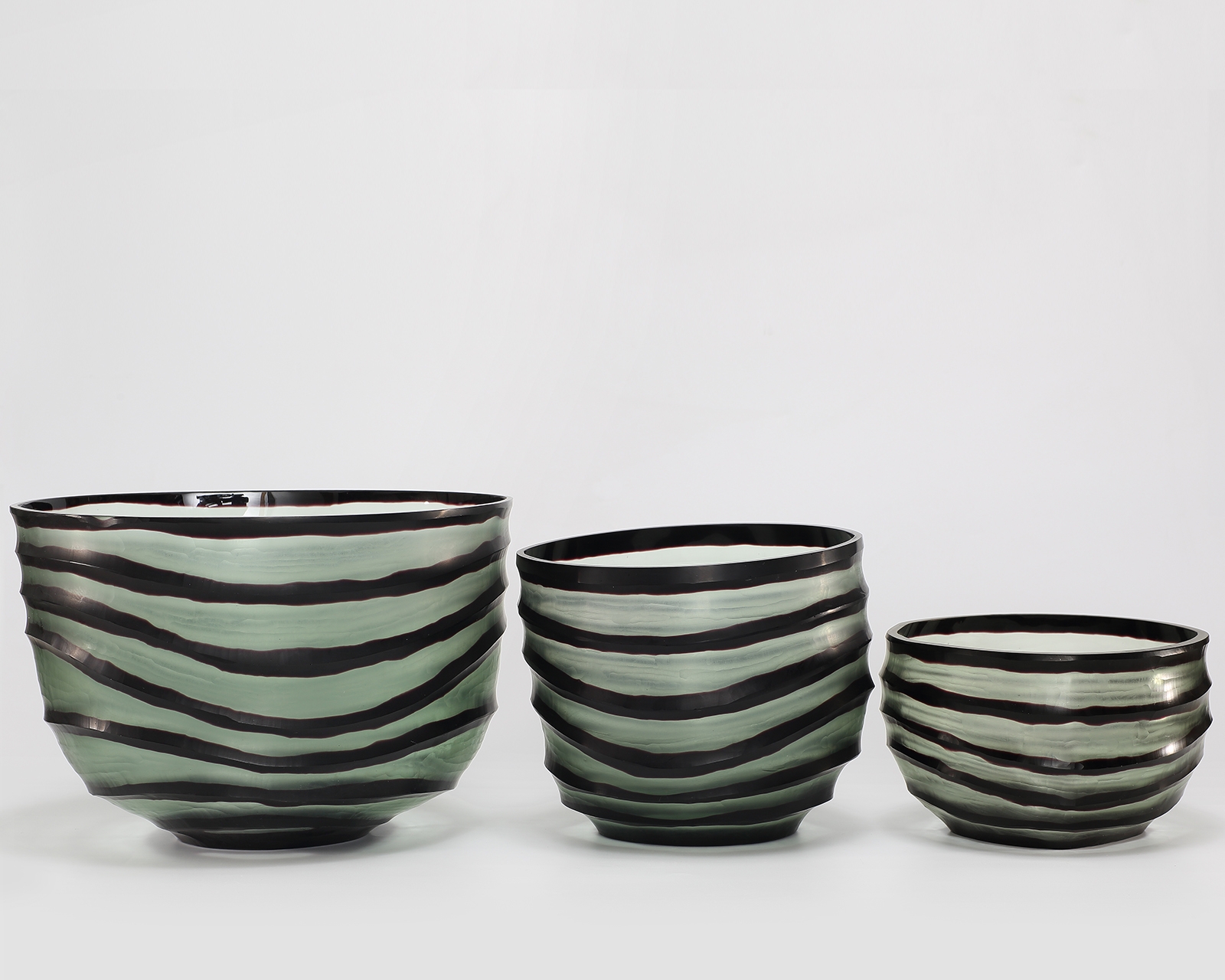 Linea Bowl Mouth blown, hand etched and hand finished glass bowl