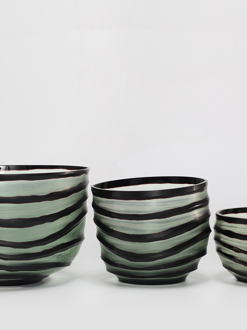 Linea Bowl Mouth blown, hand etched and hand finished glass bowl