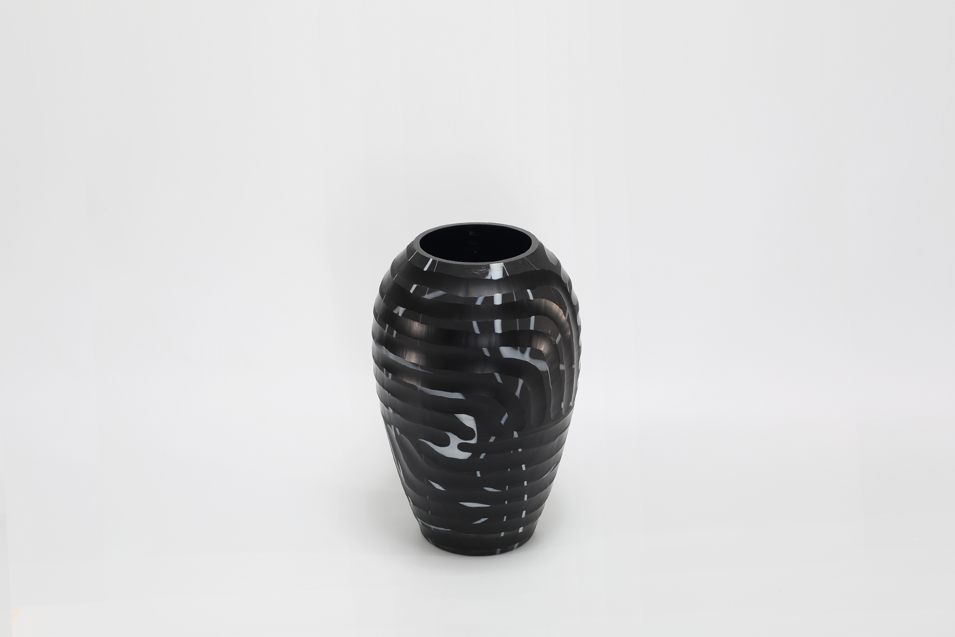 Ravelle Vase Obscura Mouth blown, hand etched and hand finished glass bowl