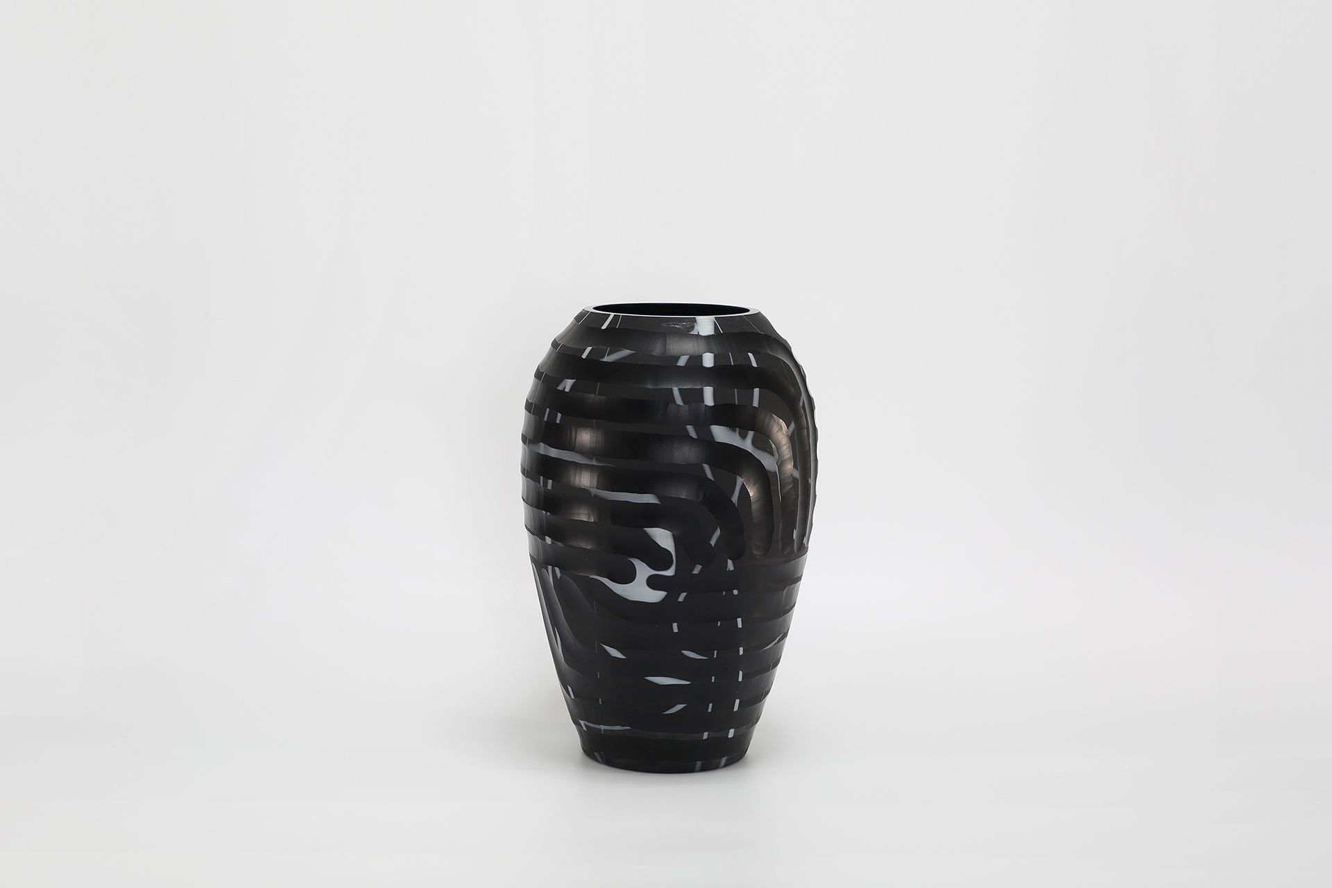 Ravelle Vase Obscura Mouth blown, hand etched and hand finished glass bowl